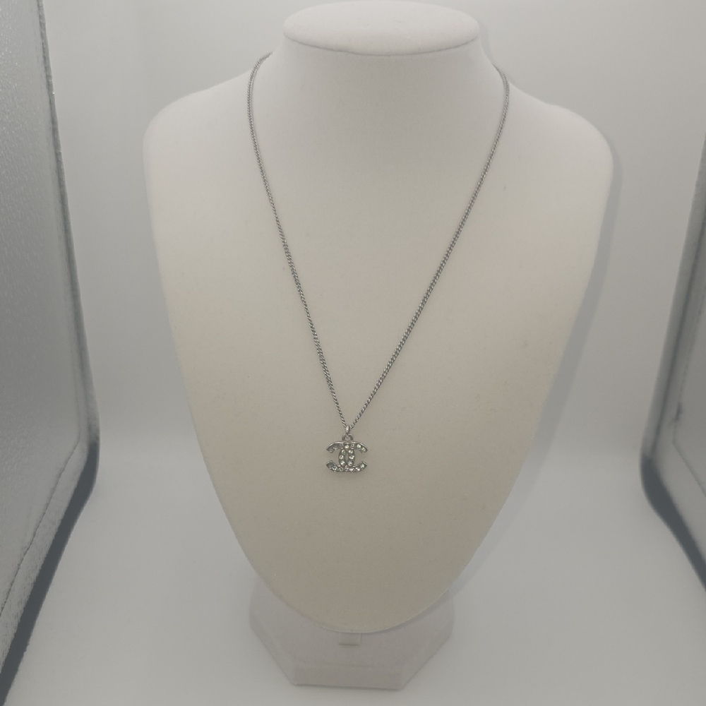 Chanel CC Silver Rhinestone Pendant W/ Silver Chain (GOOD)(COA)🤍🩶🤍
